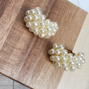 🍒3 for $15🍒Vintage Faux Pearl and Gold clip on earrings.